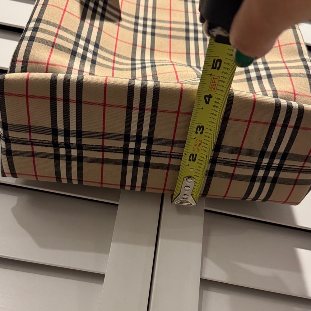 Burberry NWT Nova Check Large Beige and Black Check Tote - Picture 10 of 10